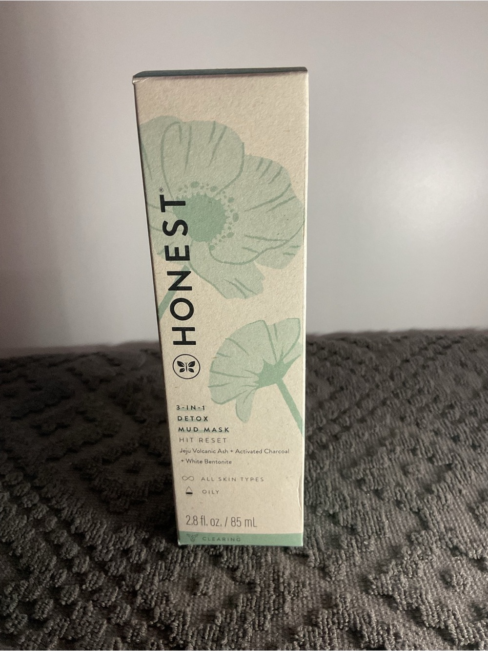 Honest Hydrating Detox Mud Mask. Jeju Volcanic Ash & Activated Charcoal